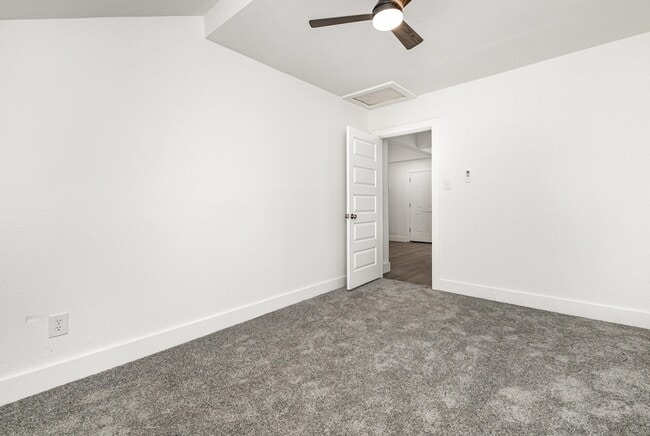 Building Photo - 1527 Columbia Ave