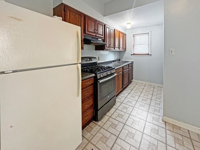 Building Photo - 1018-1020 Baldwin Street