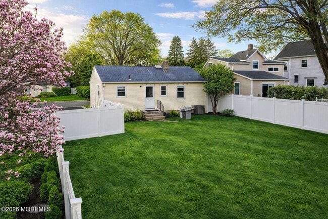 Building Photo - 32 Lake Ave