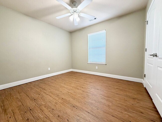 Building Photo - ***501 Bonanza Street***