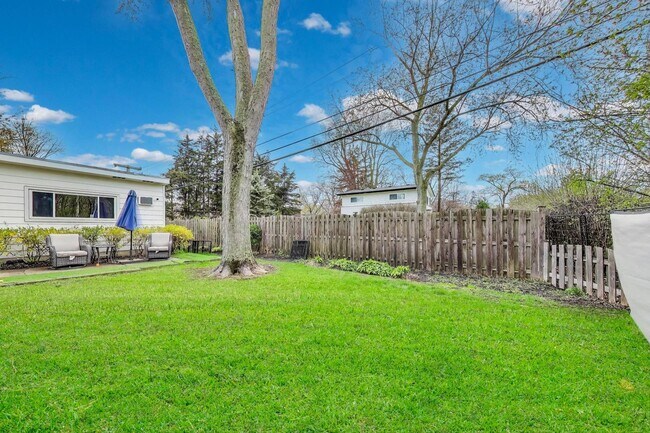 Building Photo - 558 Mallard Ln