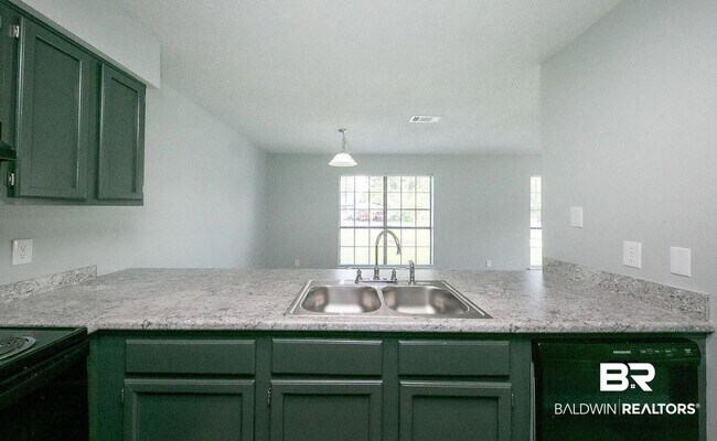 Building Photo - 513 W Rose Ave