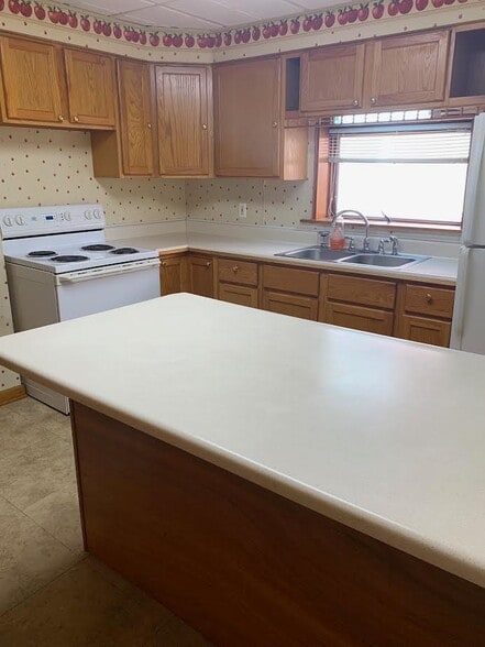 Building Photo - 928 W 3rd St