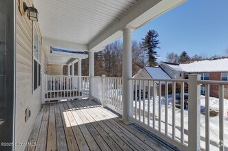 Building Photo - 5 Heritage Way