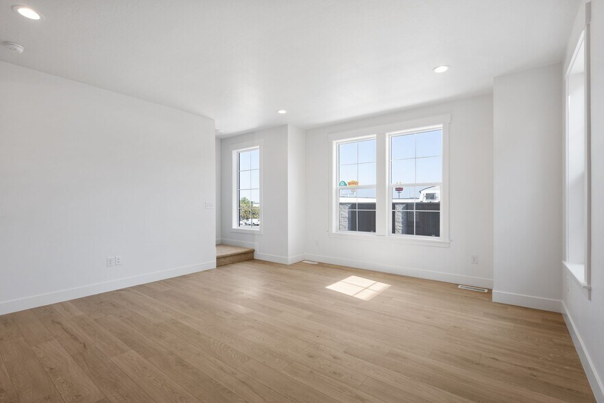 Building Photo - 384 Chadam Way