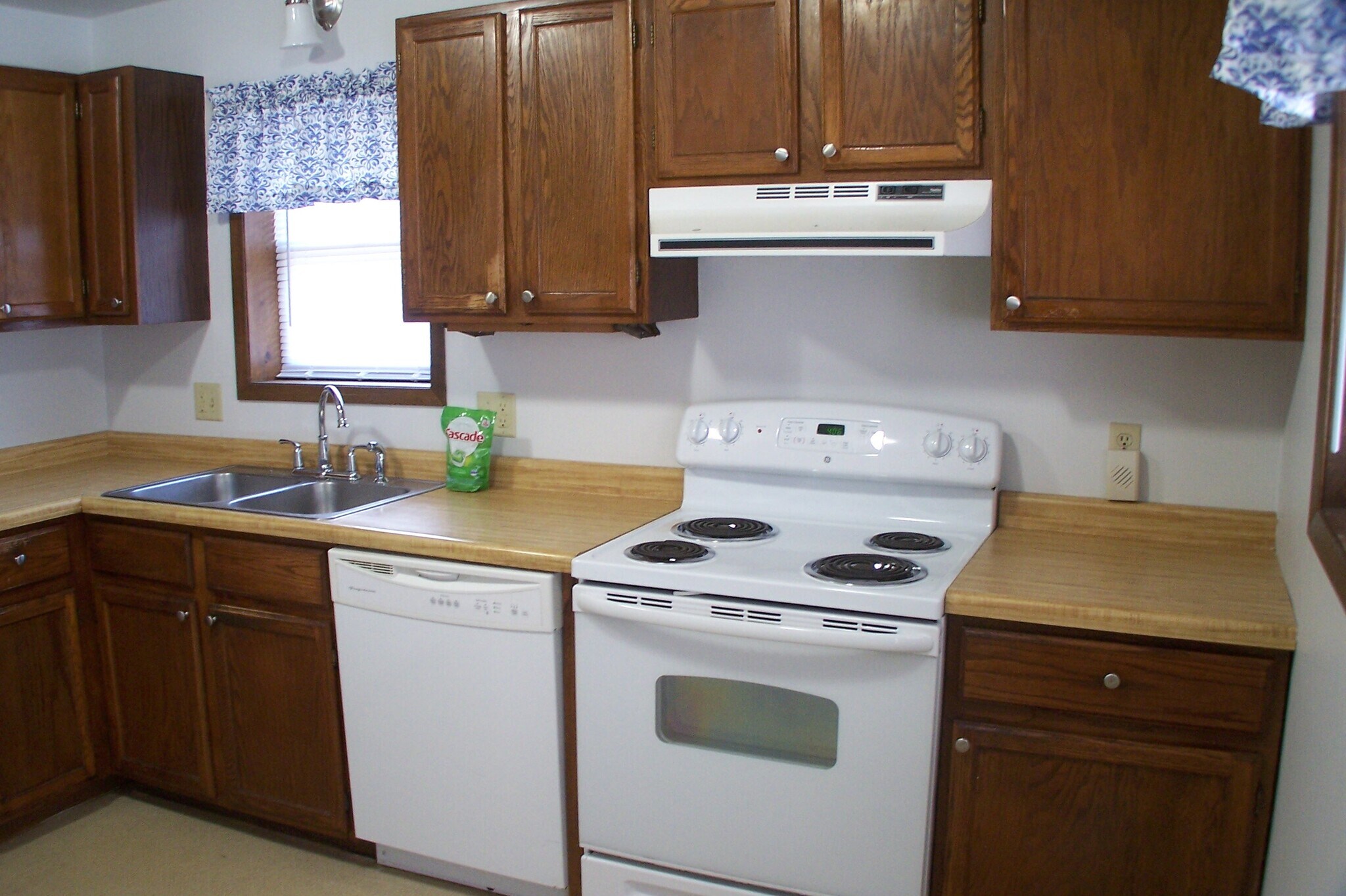 Kitchen - 727 Bolles St