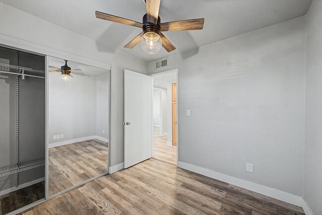 Building Photo - 4048 E Dahlia Dr