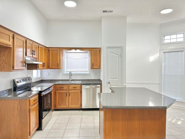 Building Photo - 5445 Pine Oak Ln