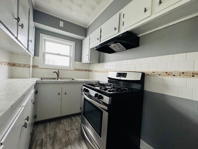 Building Photo - 166 Bradford Ave