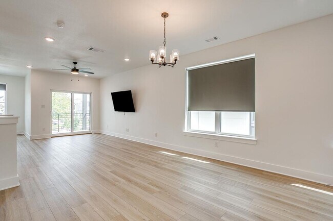 Building Photo - 2345 Benbrook Blvd