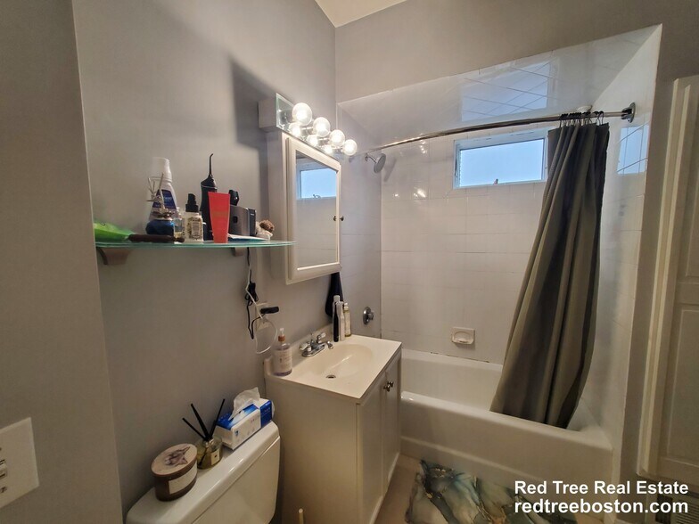 Building Photo - 72 Marshall St