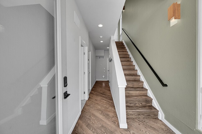 Building Photo - 1208 E Asbury Ave