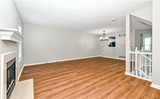 Building Photo - 229 Hillvue Dr