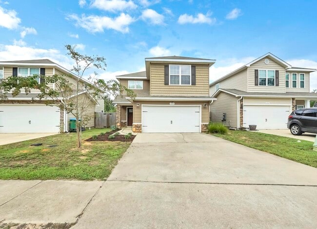 Building Photo - 220 Wainwright Dr