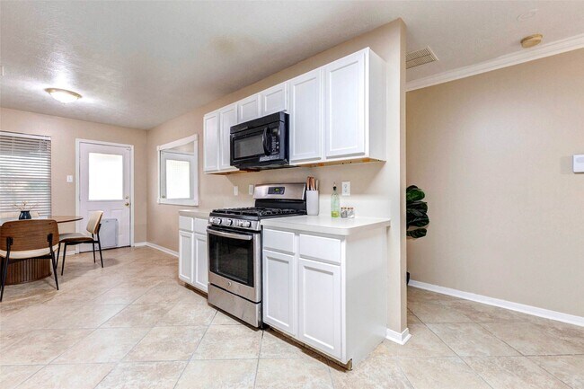 Building Photo - 822 Autumn Point Ln