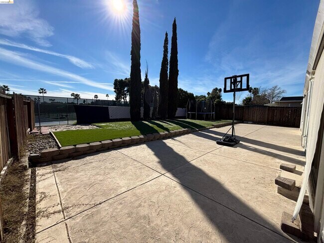 Building Photo - 5250 Riverlake Rd