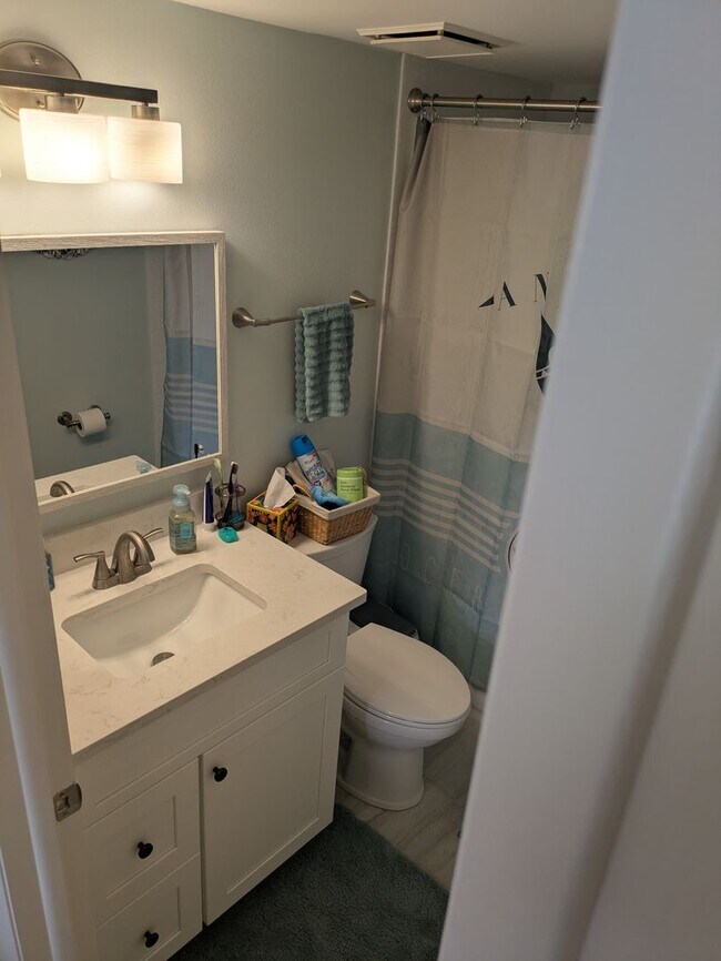 Building Photo - SEASONAL/SHORT TERM TURNKEY condo