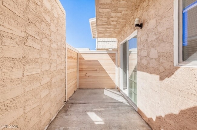 Building Photo - 5128 Garden Ln