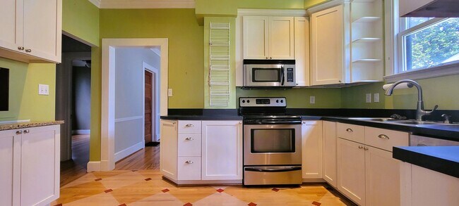 Building Photo - Charming 2 bedroom bungalow in Lakeside/Staples Mill area.