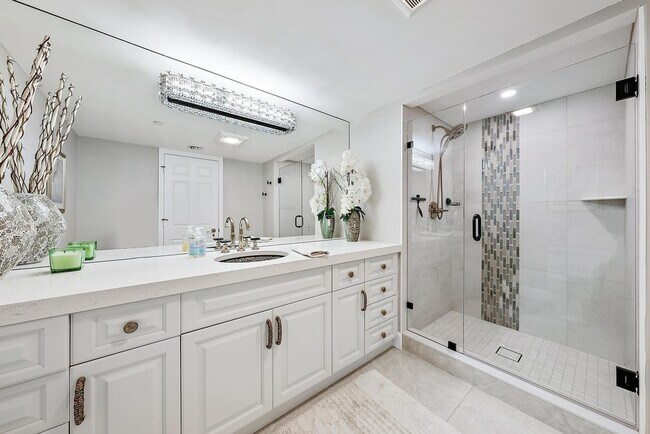 Building Photo - 176 Helios Dr