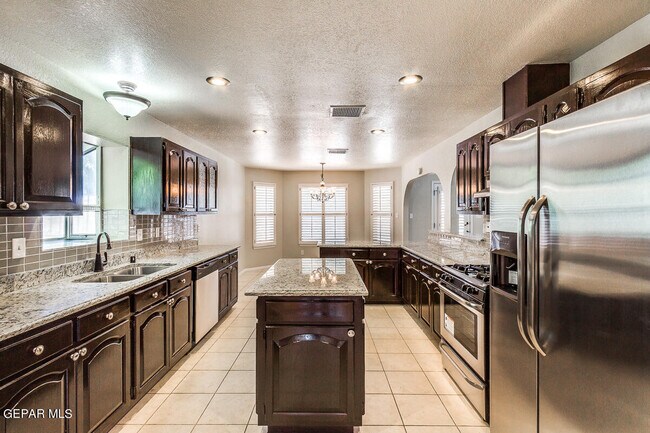 Building Photo - 6104 La Posta Dr