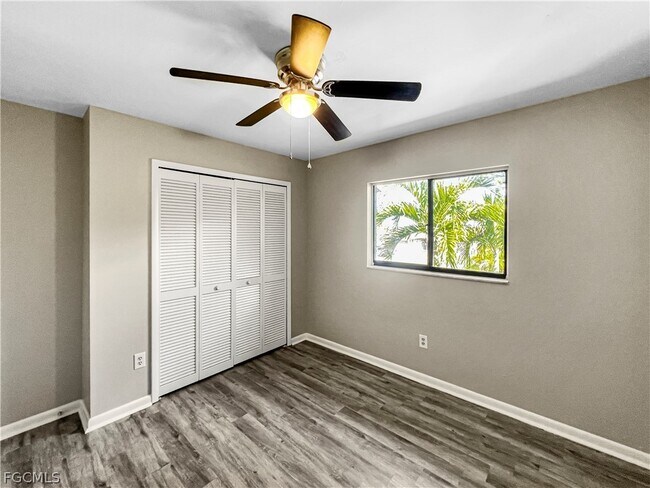 Building Photo - 4530 SW 10th Ave