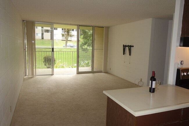Building Photo - 2 bedroom, 1 bath, 2 parking in Waikalani Woodlands