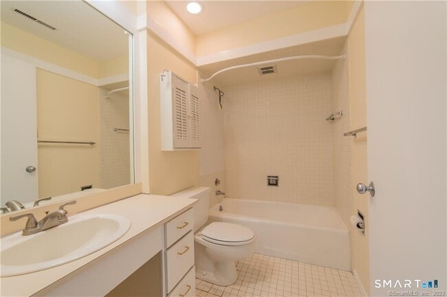 Building Photo - 140 Woodvale Dr