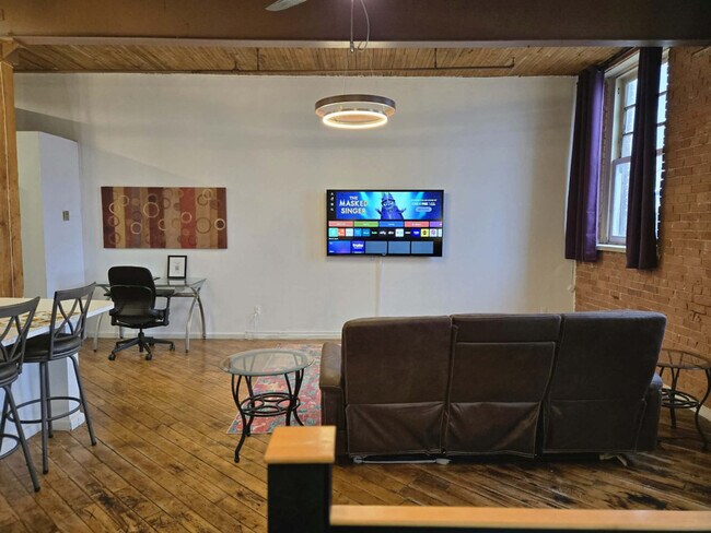 Building Photo - 226 Mt Elliott St