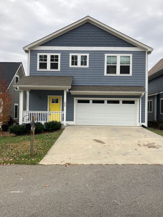 Building Photo - Special!! $500 off first month's rent! Gorgeous 3bd 3ba newer home in quiet neighborhood