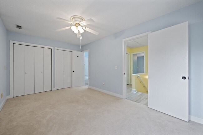 Building Photo - Available mid-July! 3 Bedroom/3 Bath Townhome in Falconbridge!