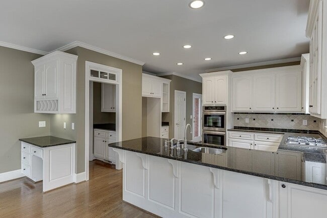 Building Photo - 2885 Towne Village Dr NW