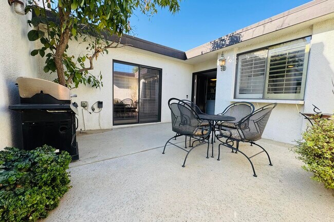 Building Photo - 23 Don Quixote Dr