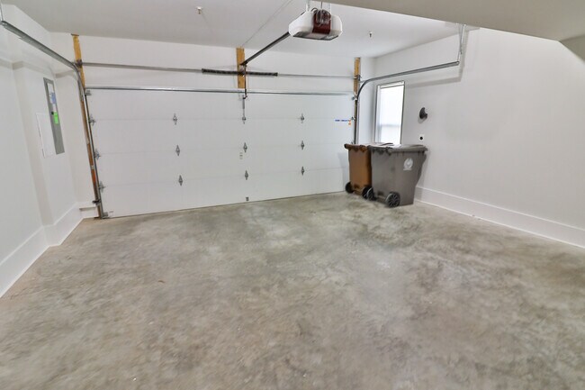 Building Photo - 1424 Piccard Dr