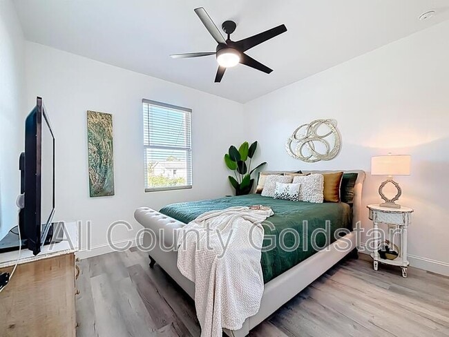 Building Photo - 6049 Higgins Ln