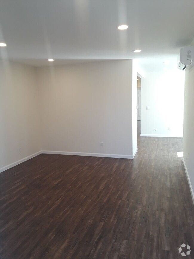 Building Photo - SAN JOSE - 2 bedroom 2 bath with tastefull...