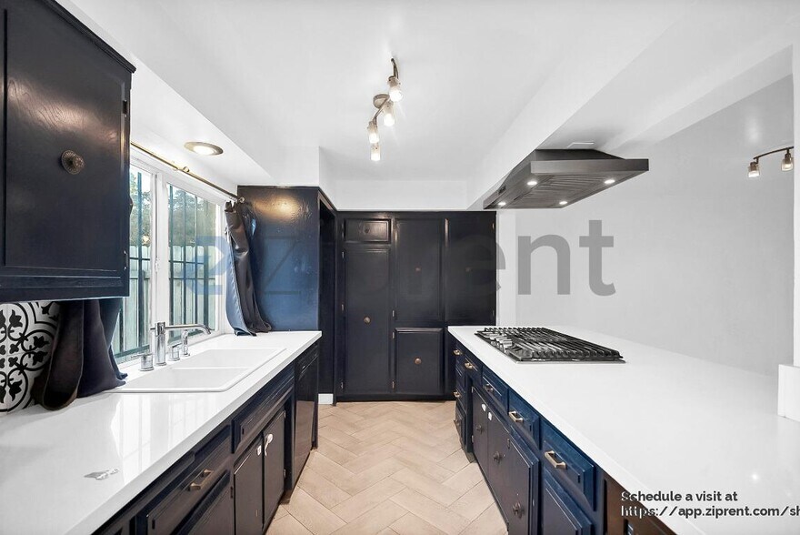 Building Photo - 5301 Demaret Ave