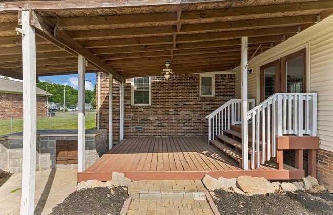 Building Photo - 1646 Lillian Cir