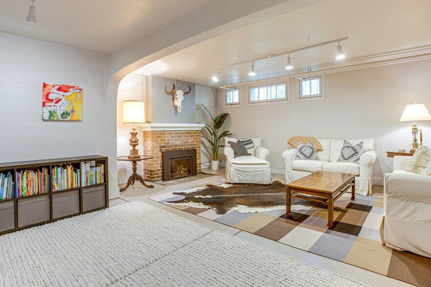 Building Photo - 757 Clayton St