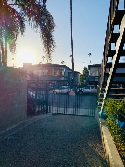 Gated community for extra security - 136 N Mariposa Ave