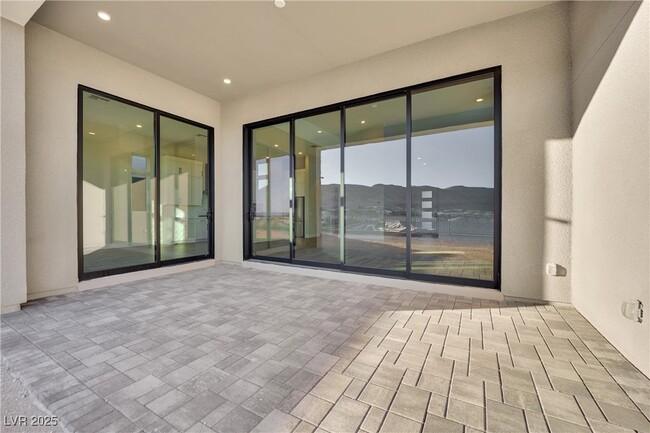 Building Photo - 11079 Rolling Vista Dr