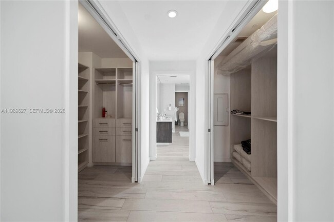 Building Photo - 480 NE 31st St