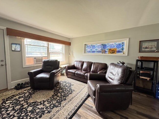 Building Photo - 1634 Hill Ave