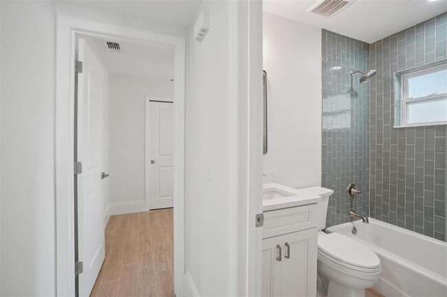 Building Photo - 9008 Bay St NE