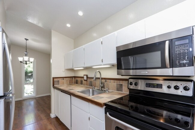 Building Photo - 1BR/1BA Pet-Friendly Top-Floor Condo with Bonus Room & Resort-Style Amenities | San Mateo | YouTu...