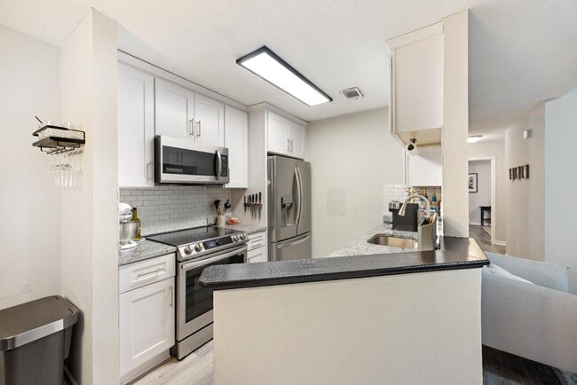 Building Photo - 340 Sandpiper Dr