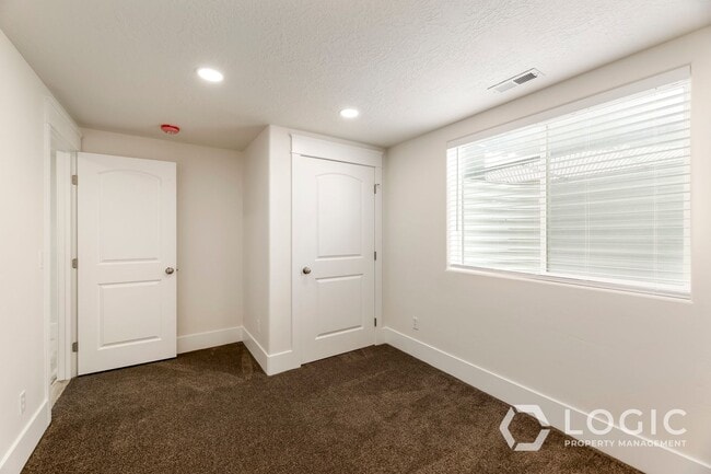 Building Photo - Brand New Basement Apartment With Private ...