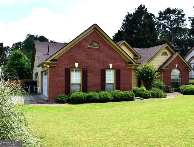 Building Photo - 450 Running Fawn Dr