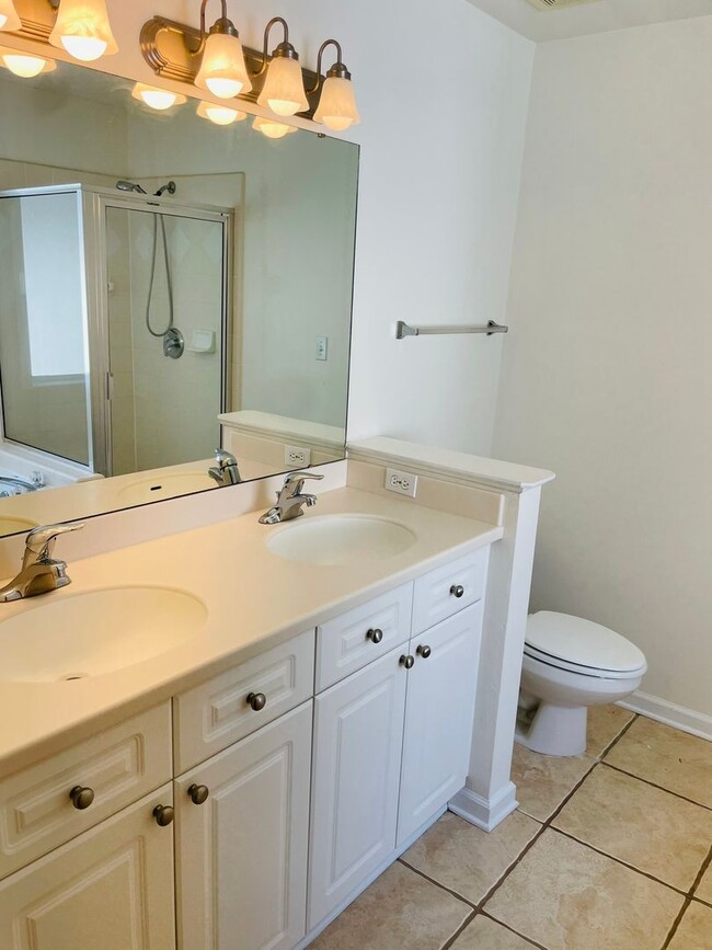 Building Photo - GLEN AT GOLDEN EAGLE