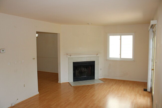 Building Photo - Conveniently Located- Three Bedroom Home Annapolis, MD